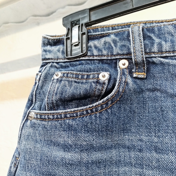 GAP Bermuda Mom Raw Hem High Rise High Waist Jean Shorts Size 25 - Picture 10 of 16